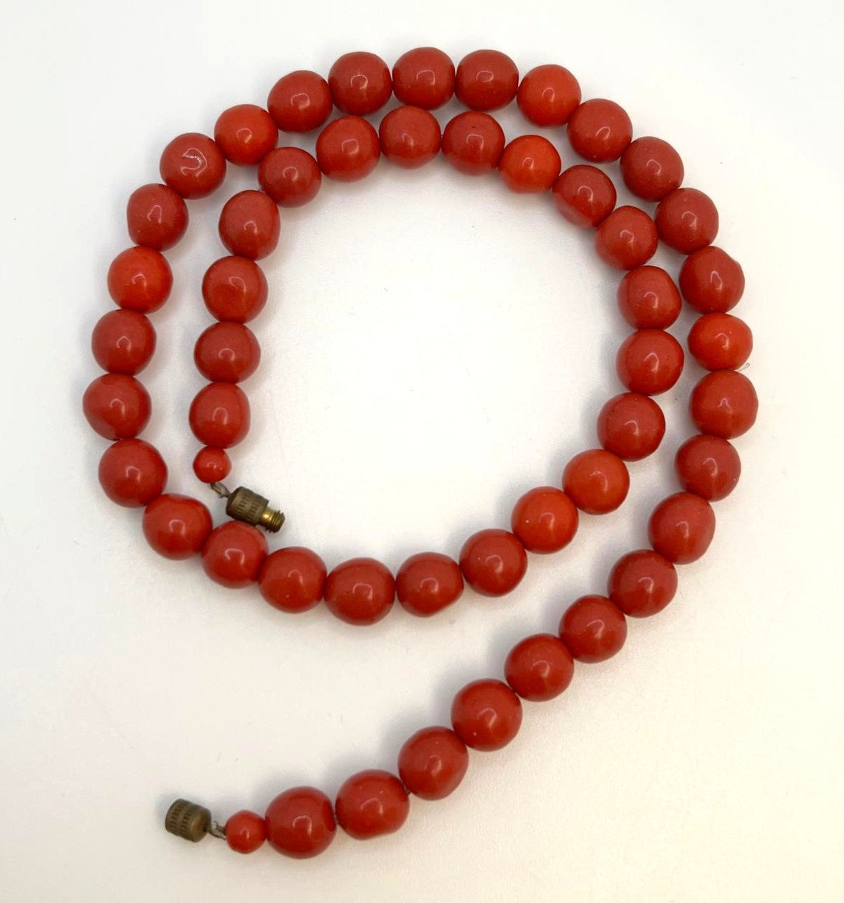 Antike rote Korallenkette
