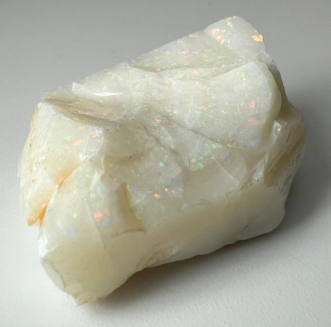 Australischer Milchopal Rohstein