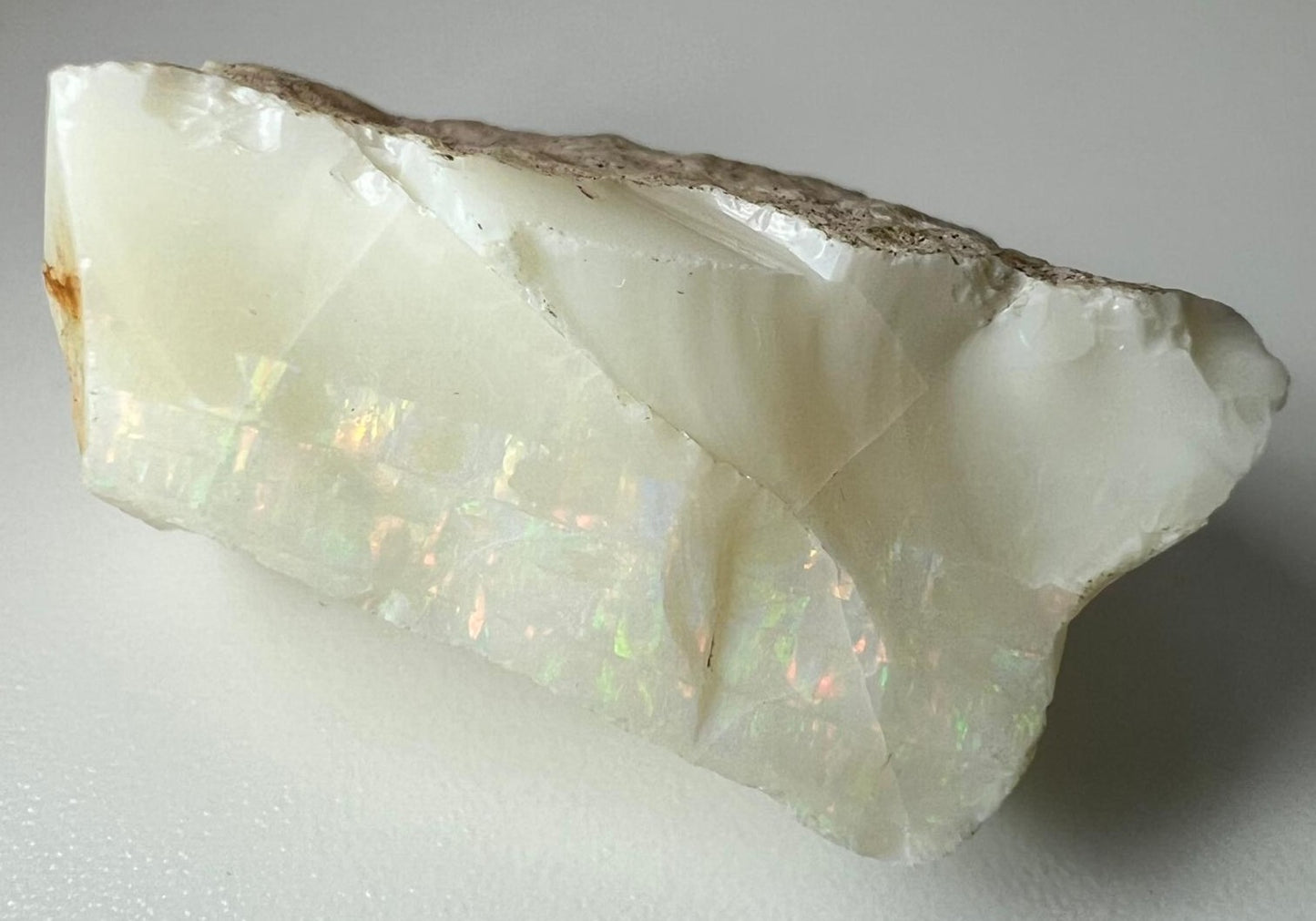 Australischer Milchopal Rohstein