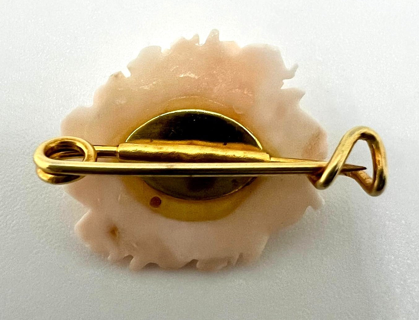 Brosche geschnitzte Korallenrose