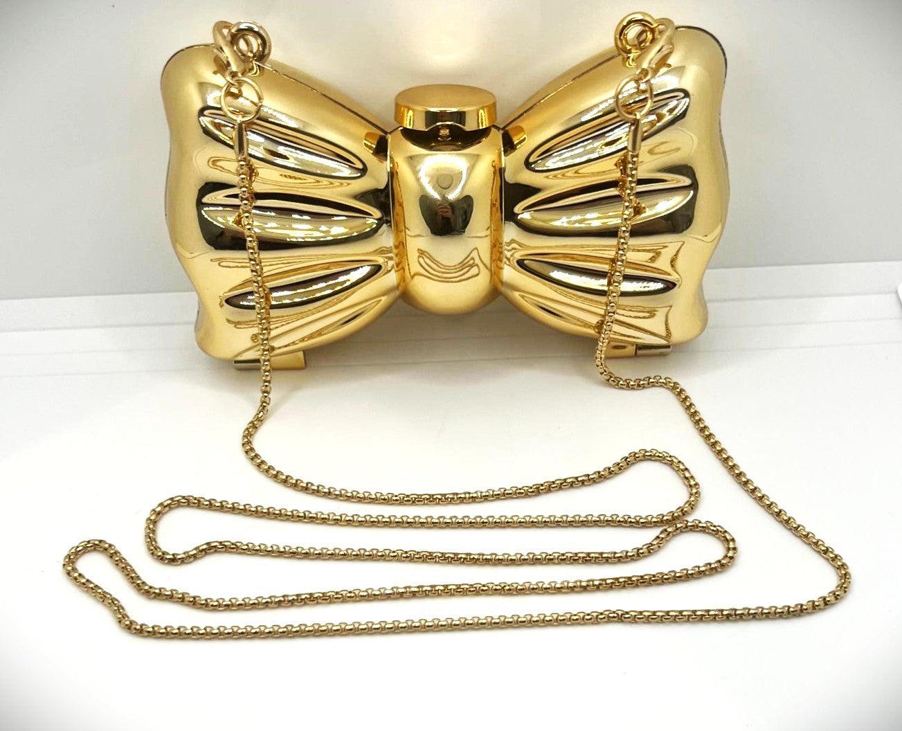 Goldene Mini-Clutch