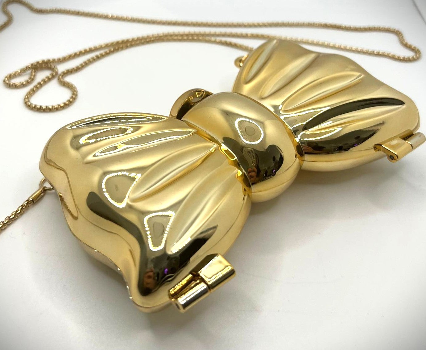 Goldene Mini-Clutch
