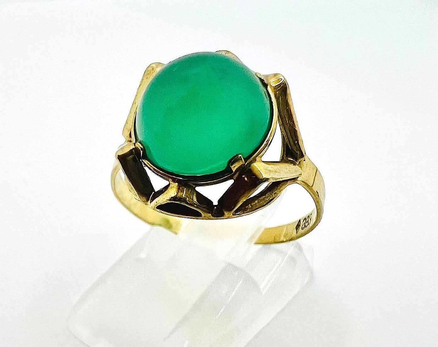 Ring 333 Gold mit grünem Chalcedon