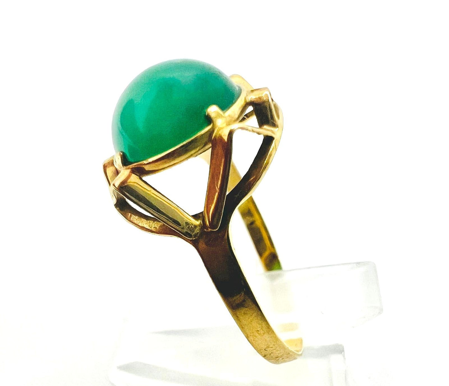 Ring 333 Gold mit grünem Chalcedon
