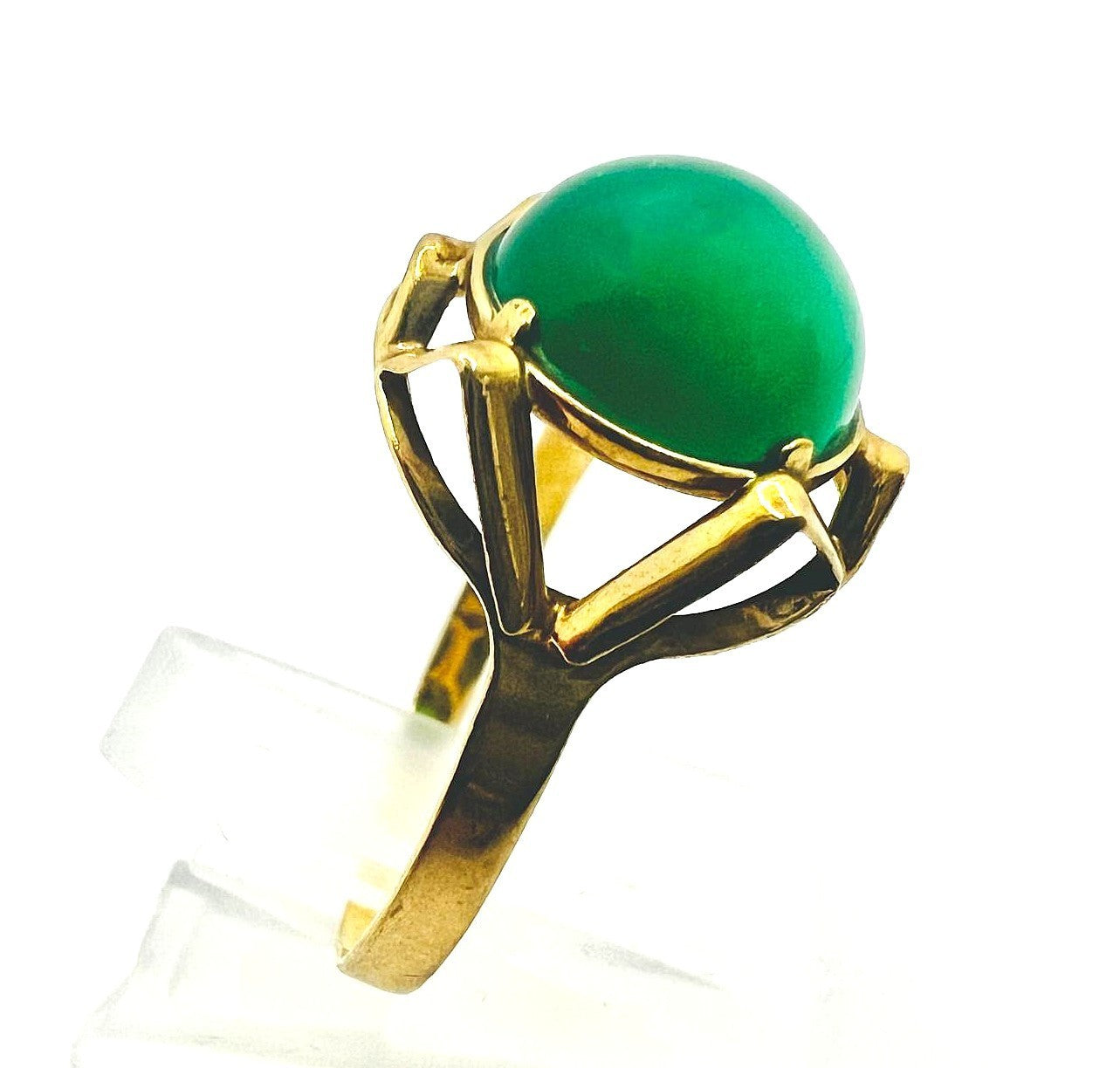 Ring 333 Gold mit grünem Chalcedon