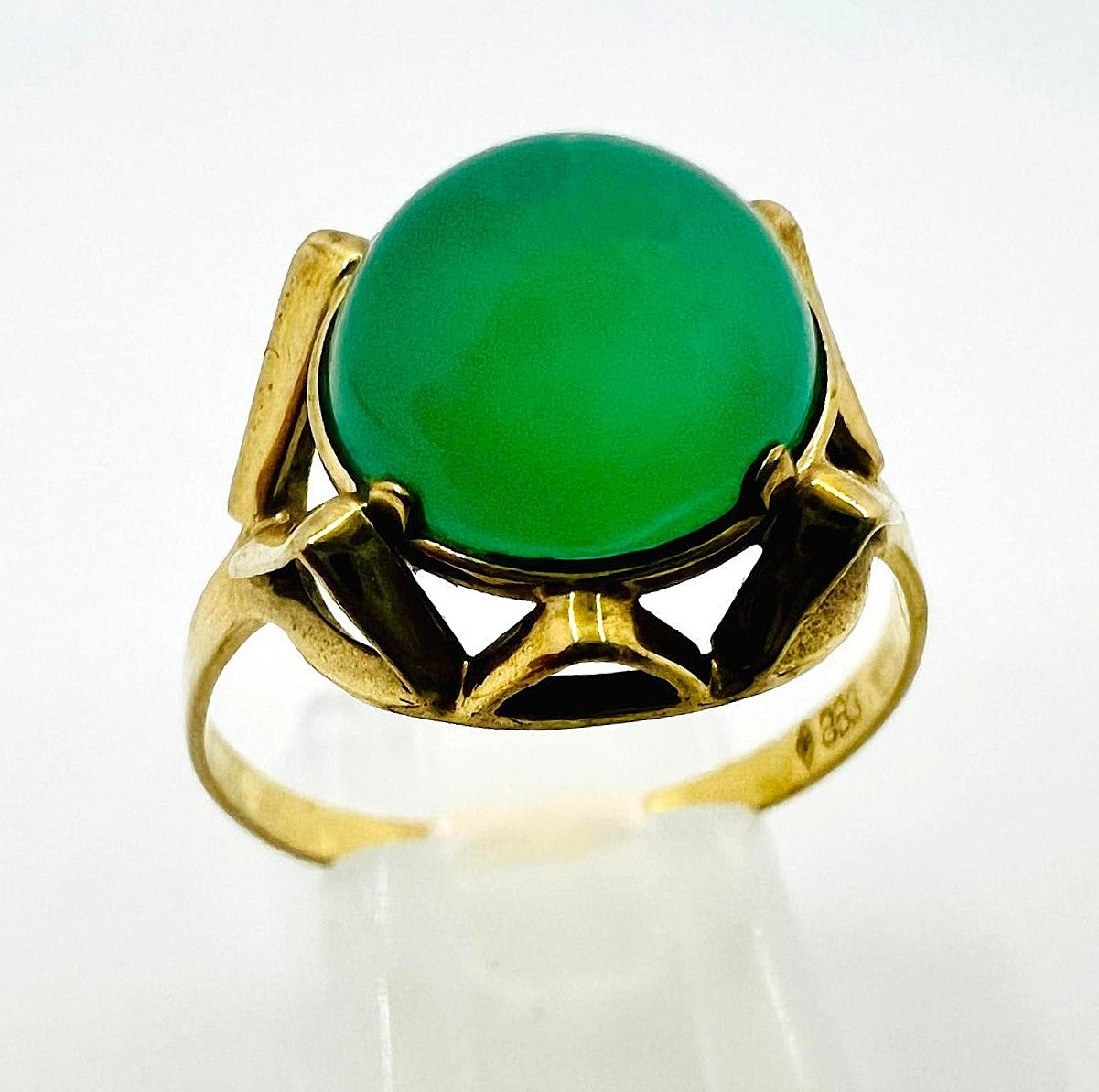 Ring 333 Gold mit grünem Chalcedon