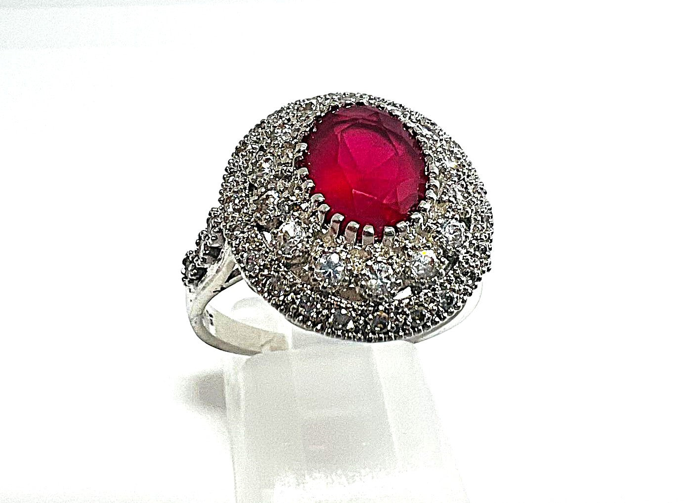 Ring mit Rubin-Korund