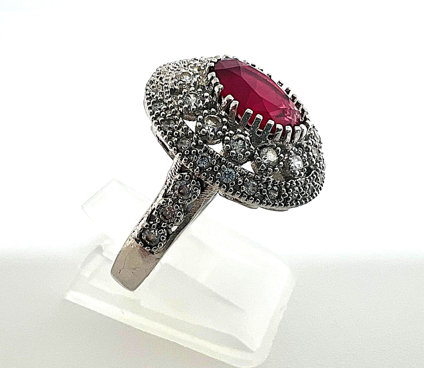 Ring mit Rubin-Korund