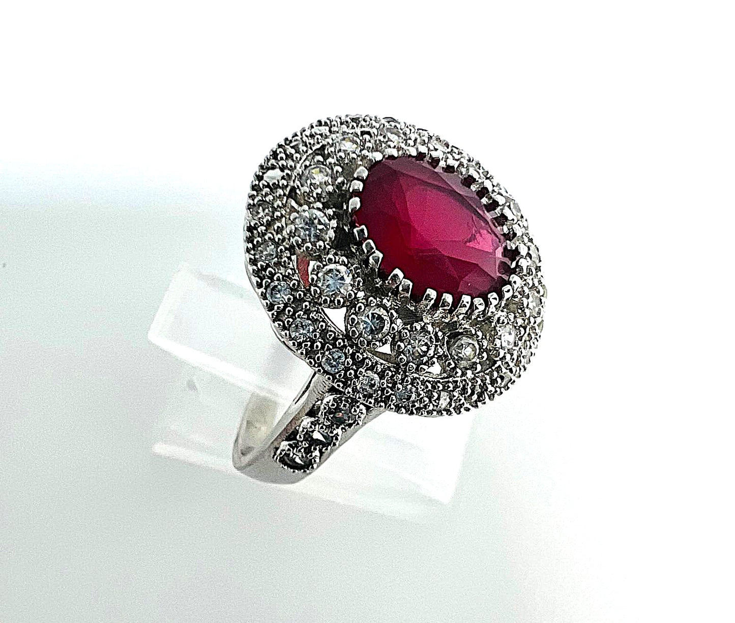 Ring mit Rubin-Korund
