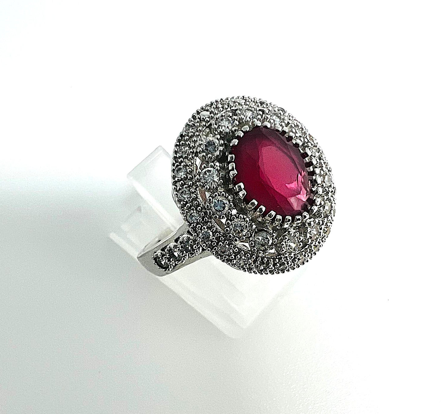 Ring mit Rubin-Korund
