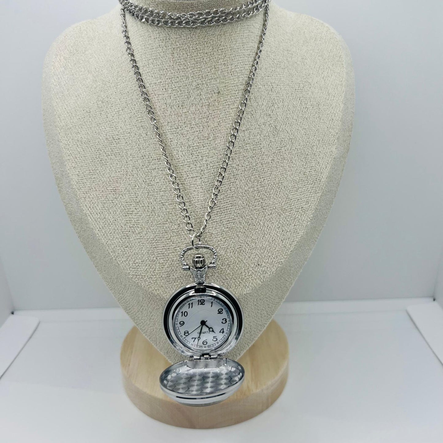 Taschenuhr mit Engel & Mond