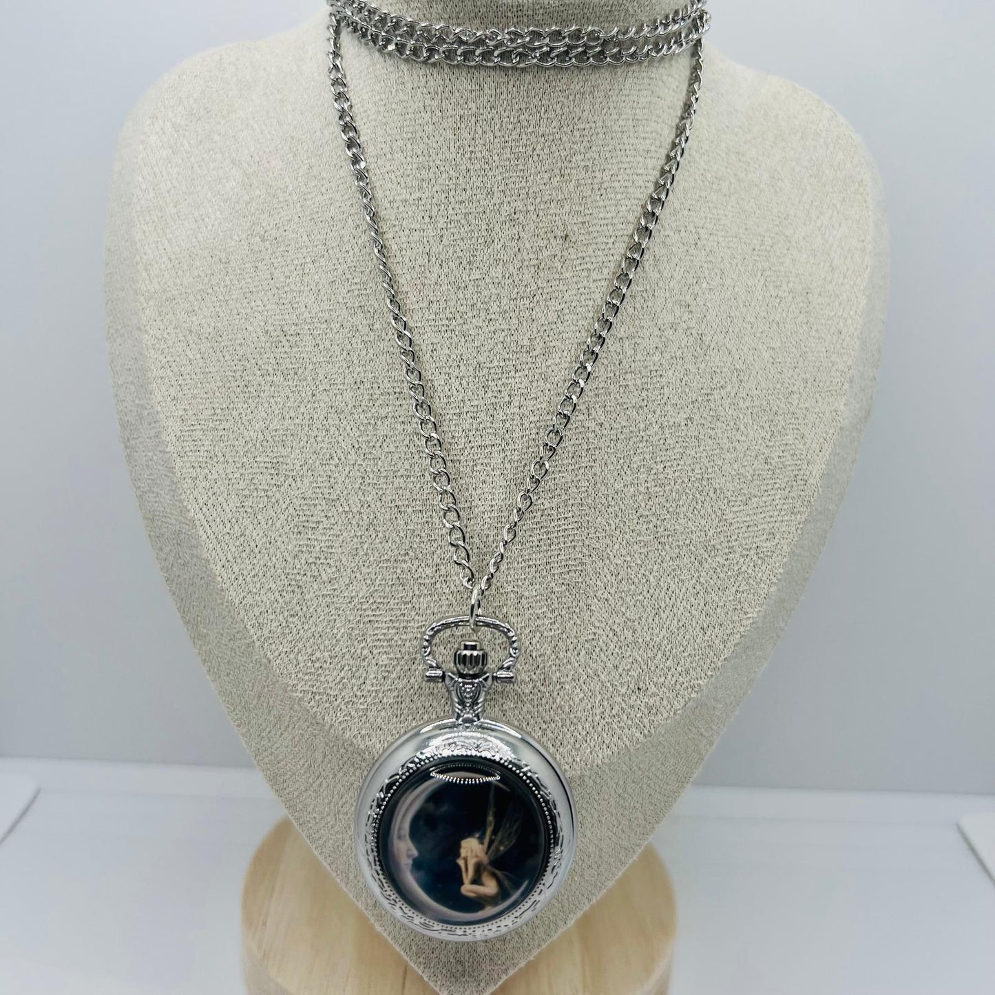 Taschenuhr mit Engel & Mond