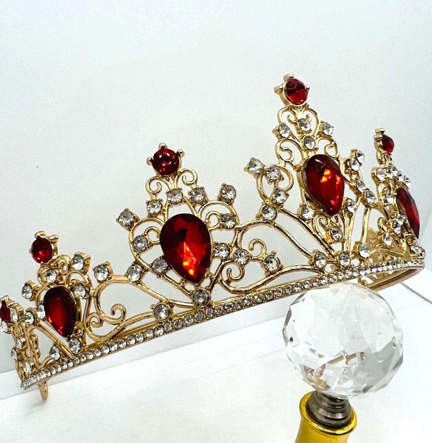 Tiara Gold mit roten Strasssteinen