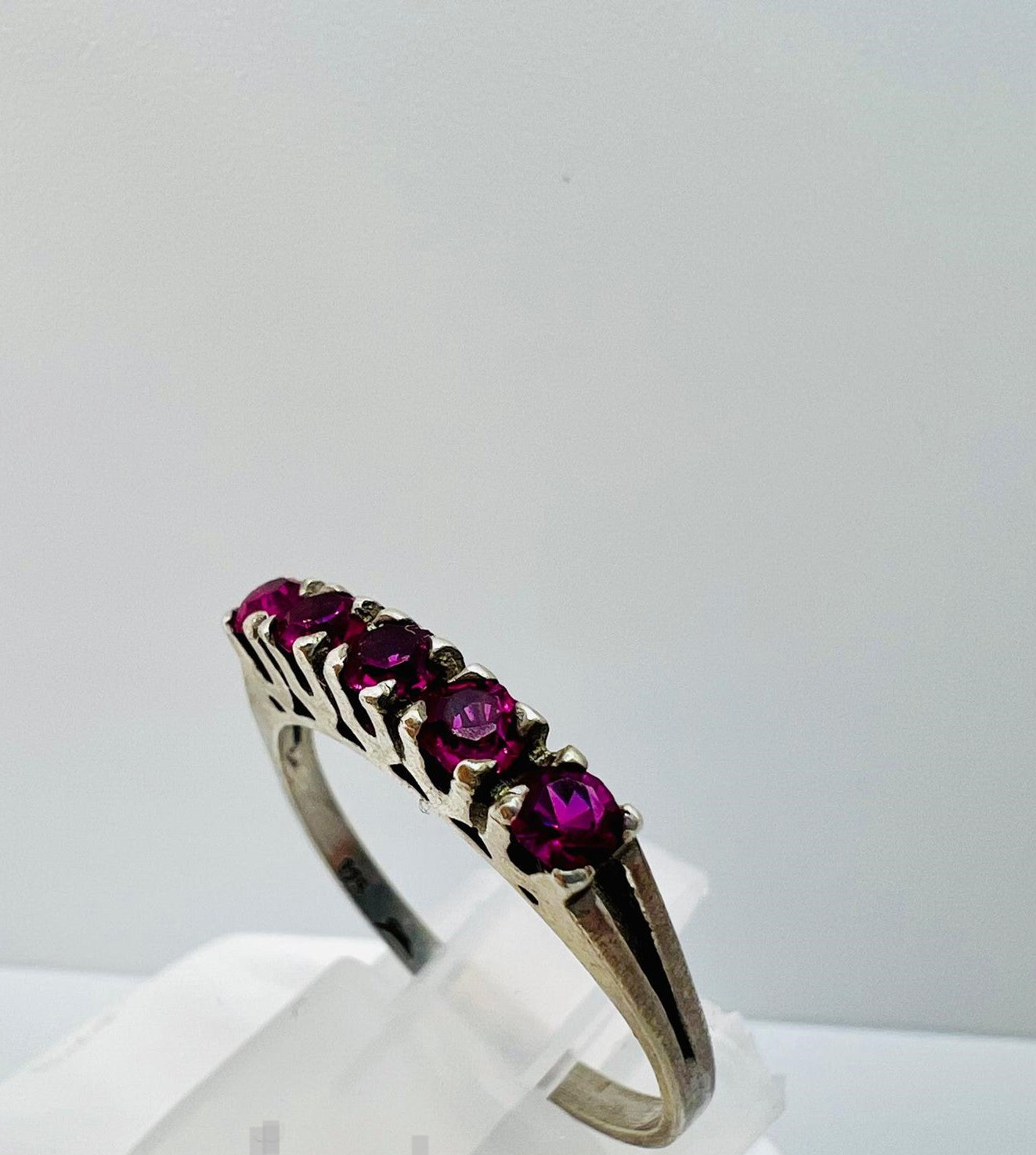 Art Deco 925 Silber Ring mit 5 Rubin Edelsteinen