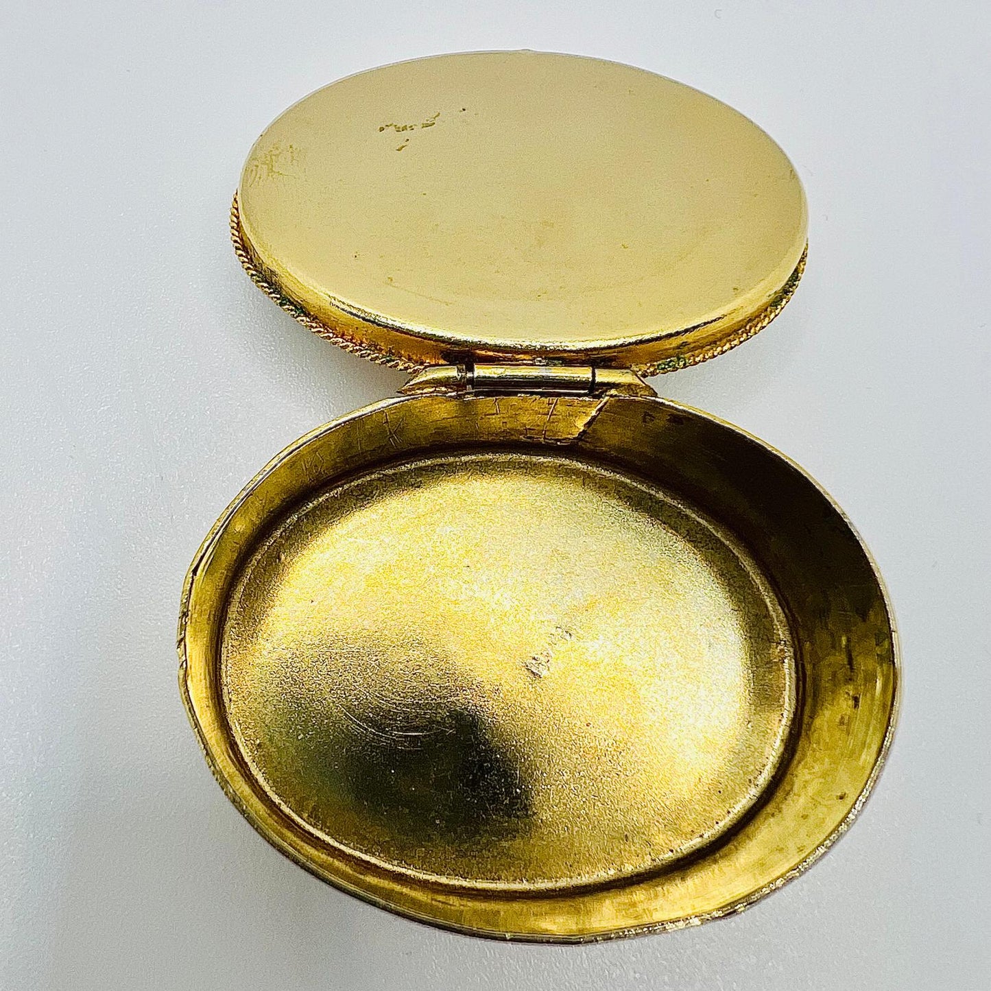Vintage Pillendose mit Floralem Design