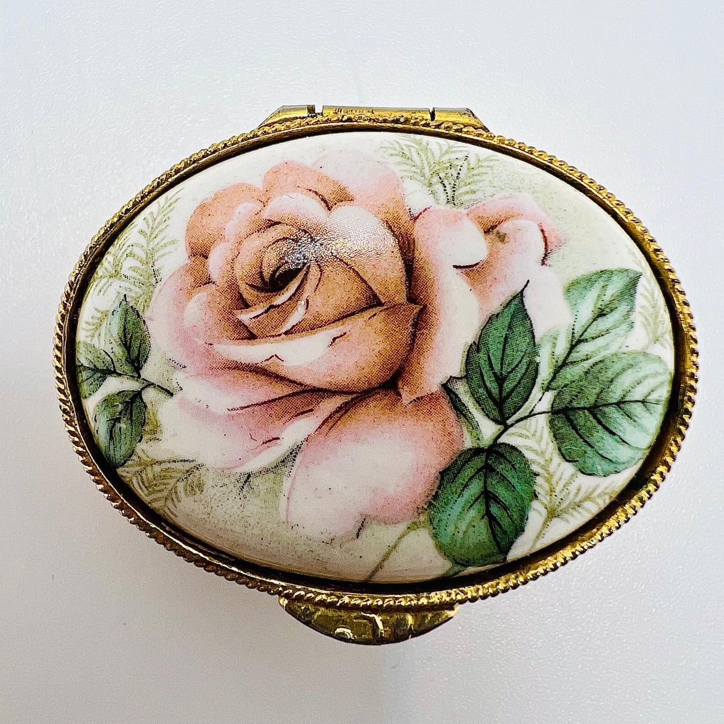 Vintage Pillendose mit Floralem Design
