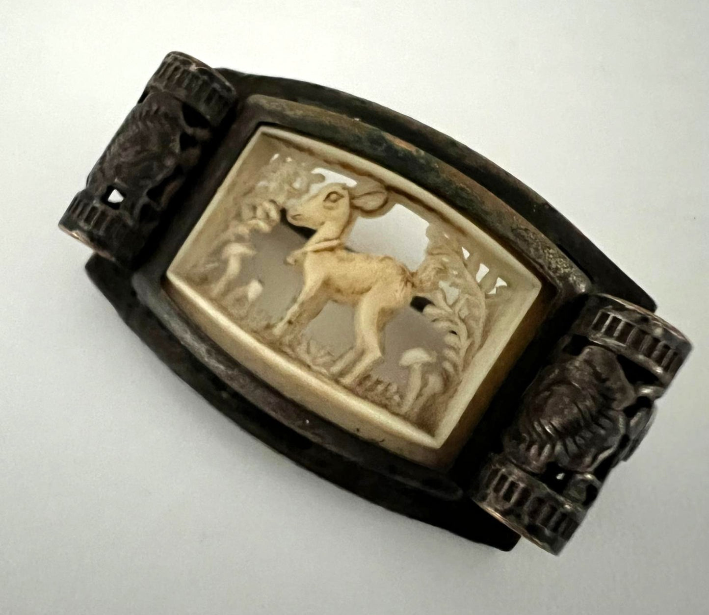 Antike Brosche 1880–1910