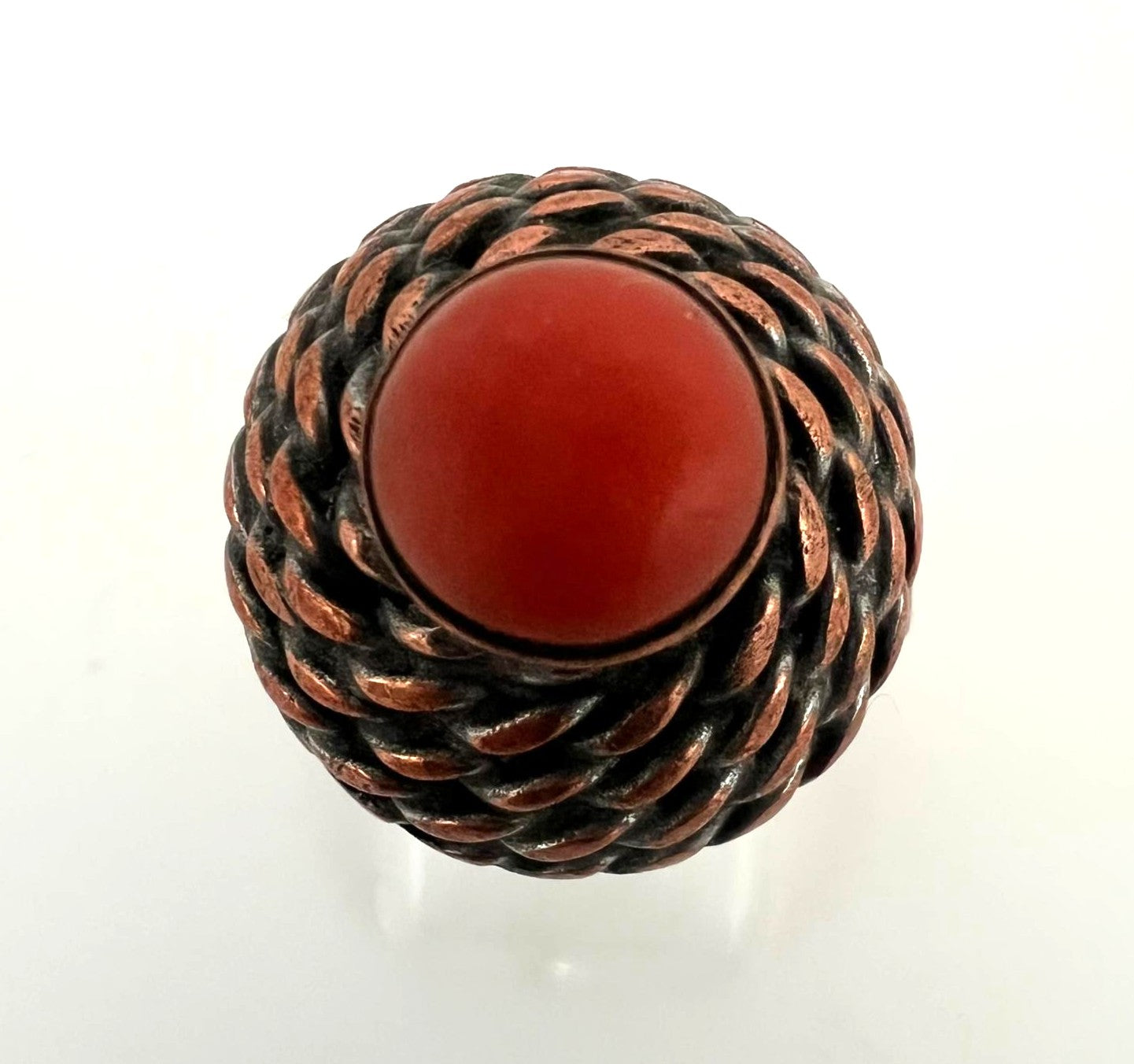 Biedermeier Ring aus Kupfer mit roter Koralle