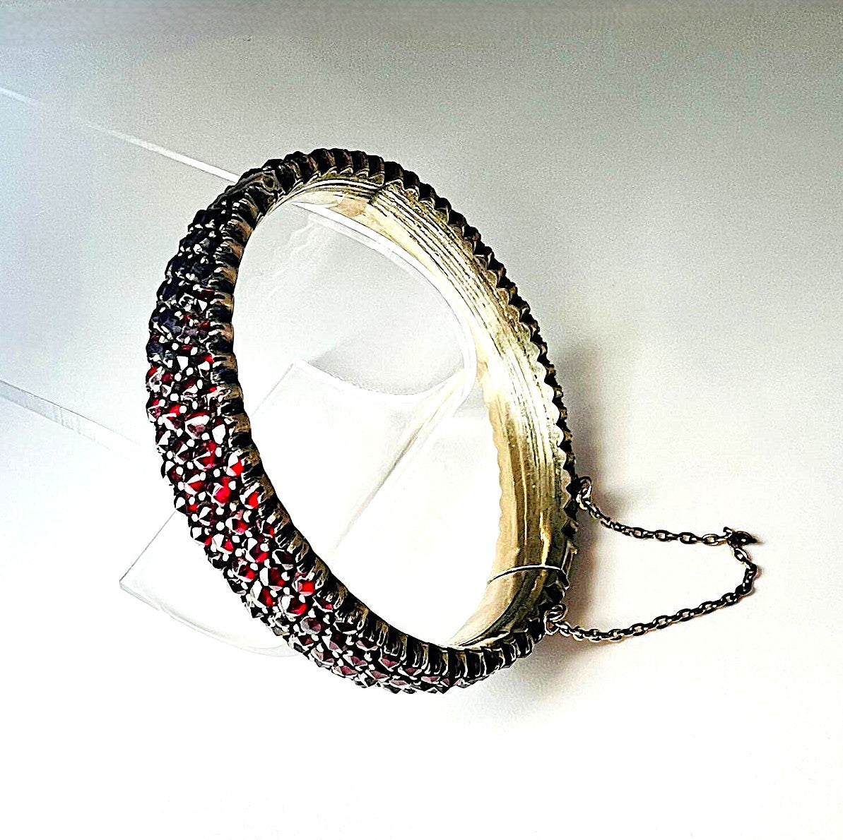 Antiker böhmischer Granat Armreif Pyrop 28,10g | Historismus ca. 1880 | versilbertes Tombak | 1A-Zustand