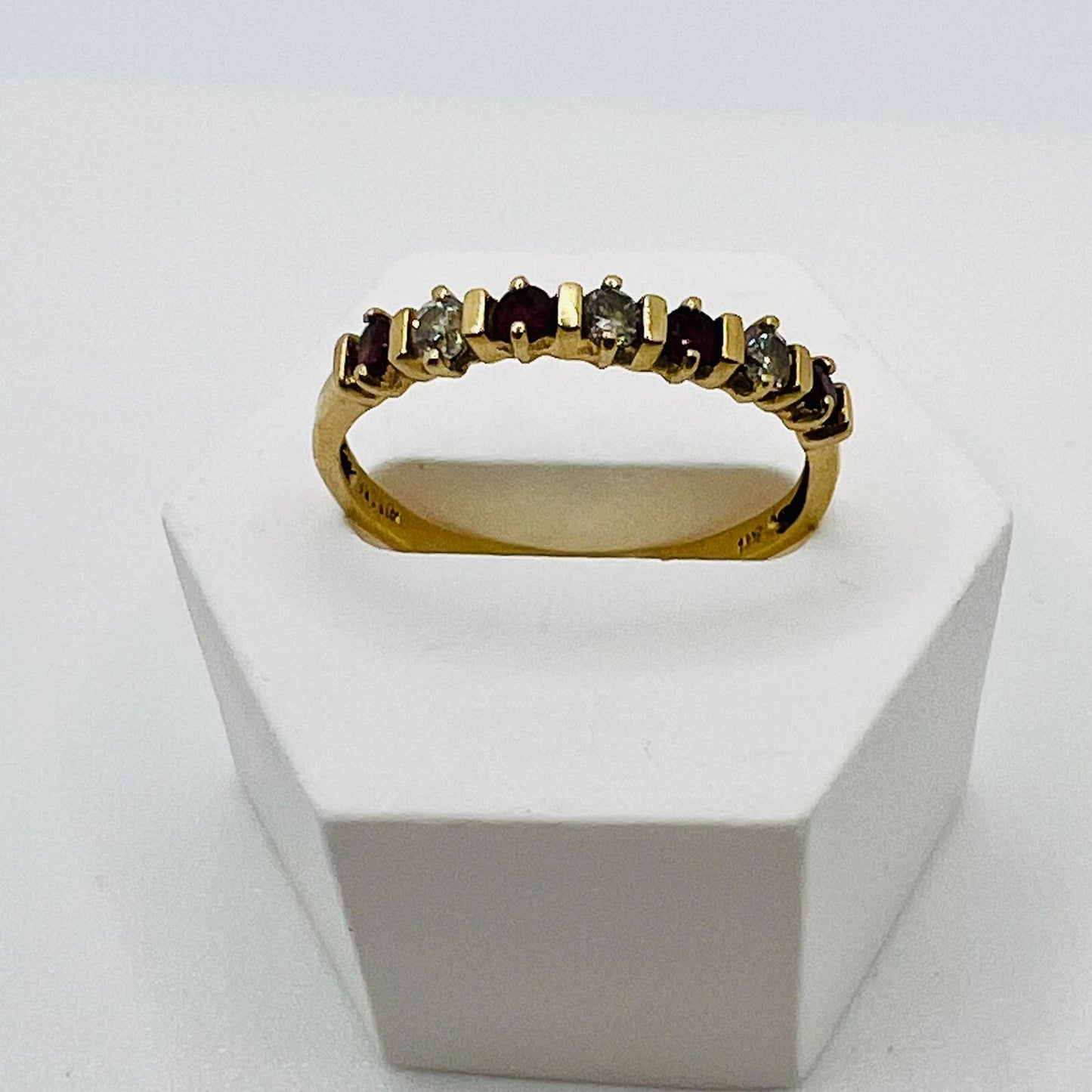 14 Karat Gelbgold Ring mit Rubin- und Zirkonsteinen