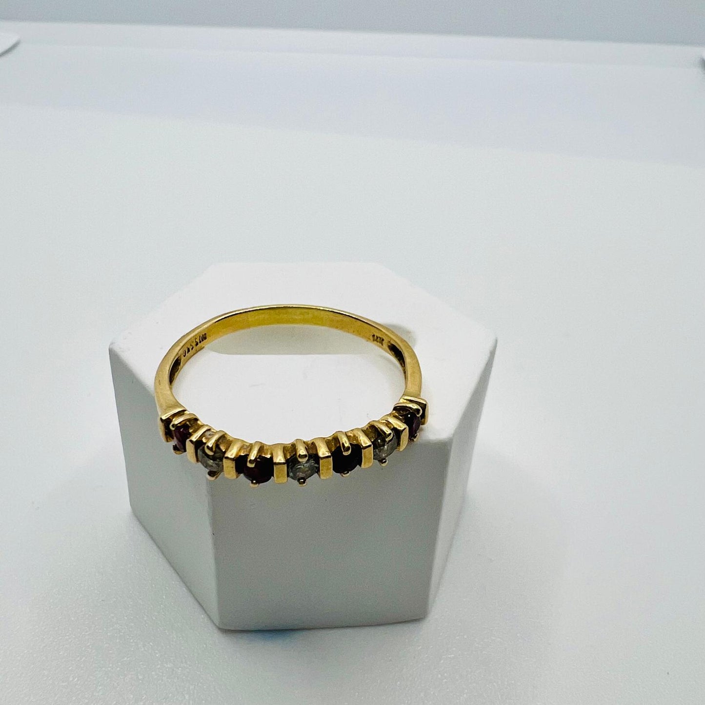 14 Karat Gelbgold Ring mit Rubin- und Zirkonsteinen