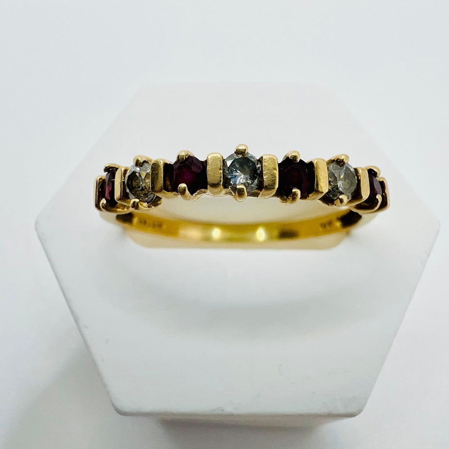 14 Karat Gelbgold Ring mit Rubin- und Zirkonsteinen