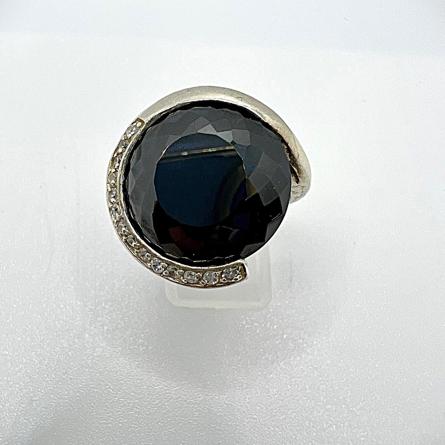 925 Silber Ring mit facettiertem schwarzem Zirkonia Stein