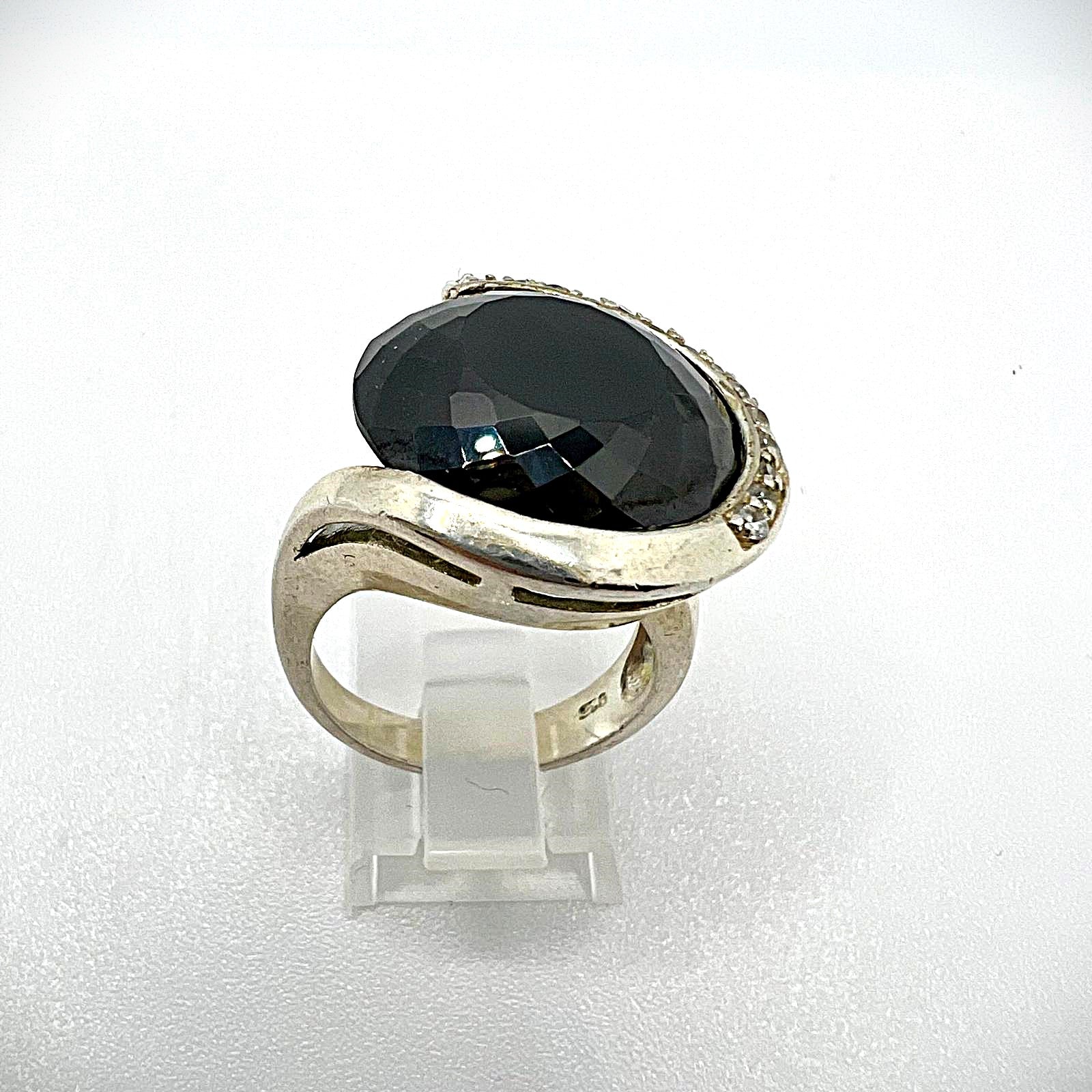 925 Silber Ring mit facettiertem schwarzem Zirkonia Stein