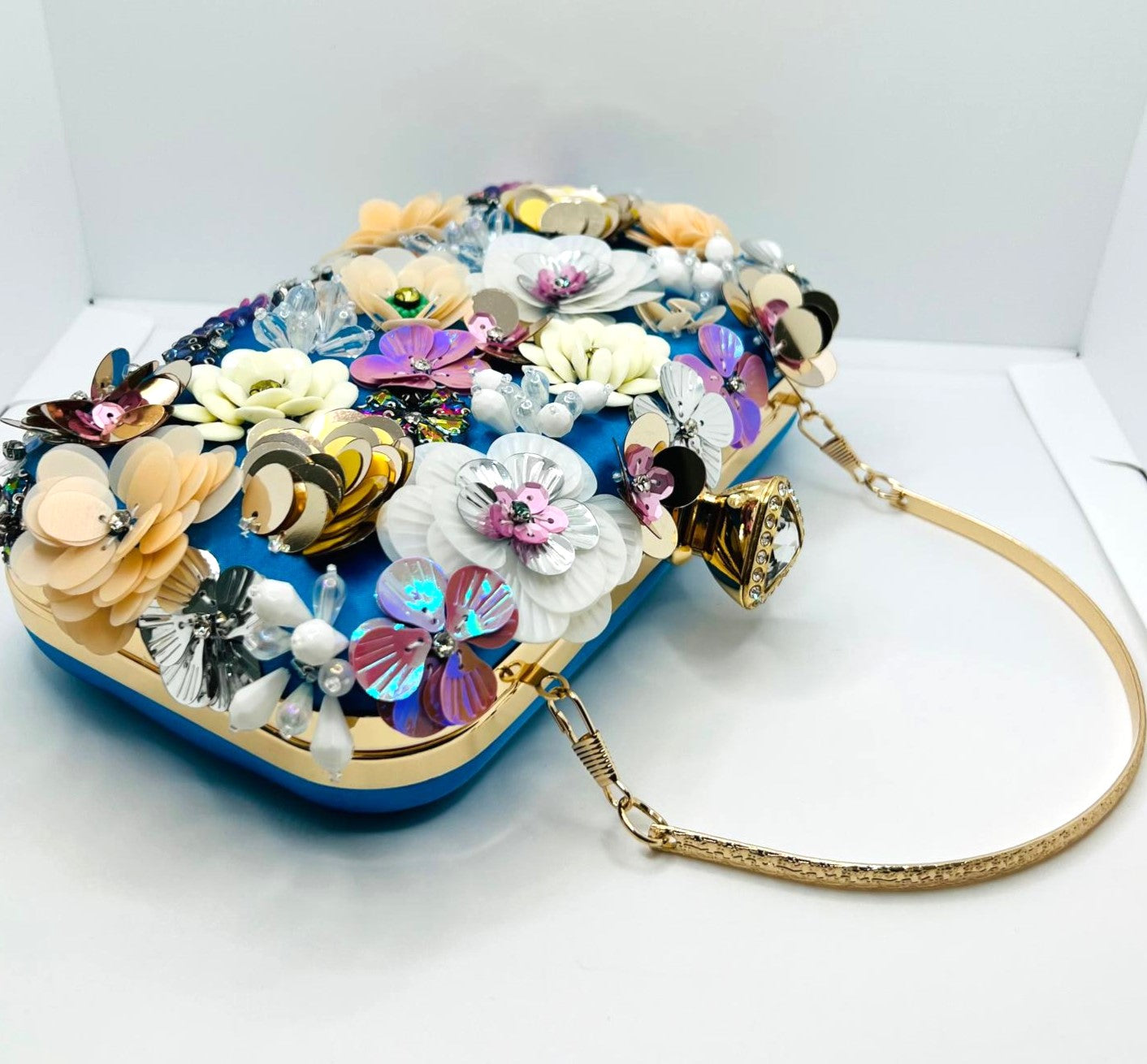 Luxuriöse Clutch mit 3D-Blumenstickerei - Blau