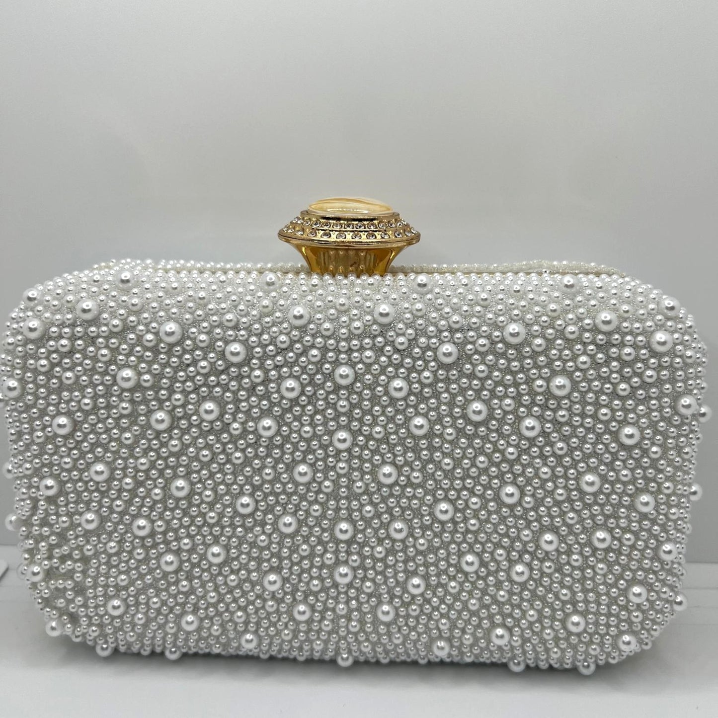 Perlen-Clutch mit Strass & Gold-Details