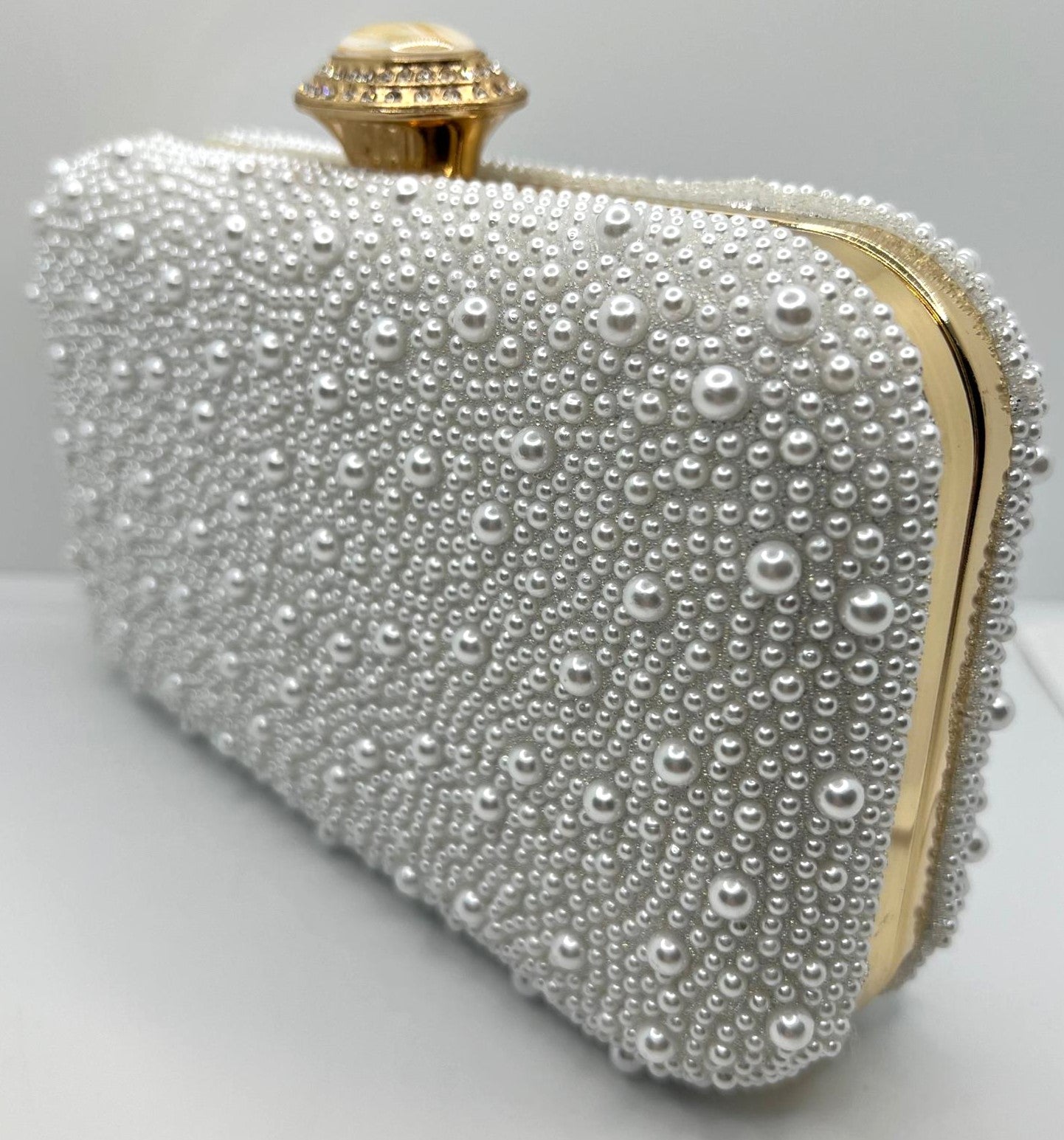 Perlen-Clutch mit Strass & Gold-Details