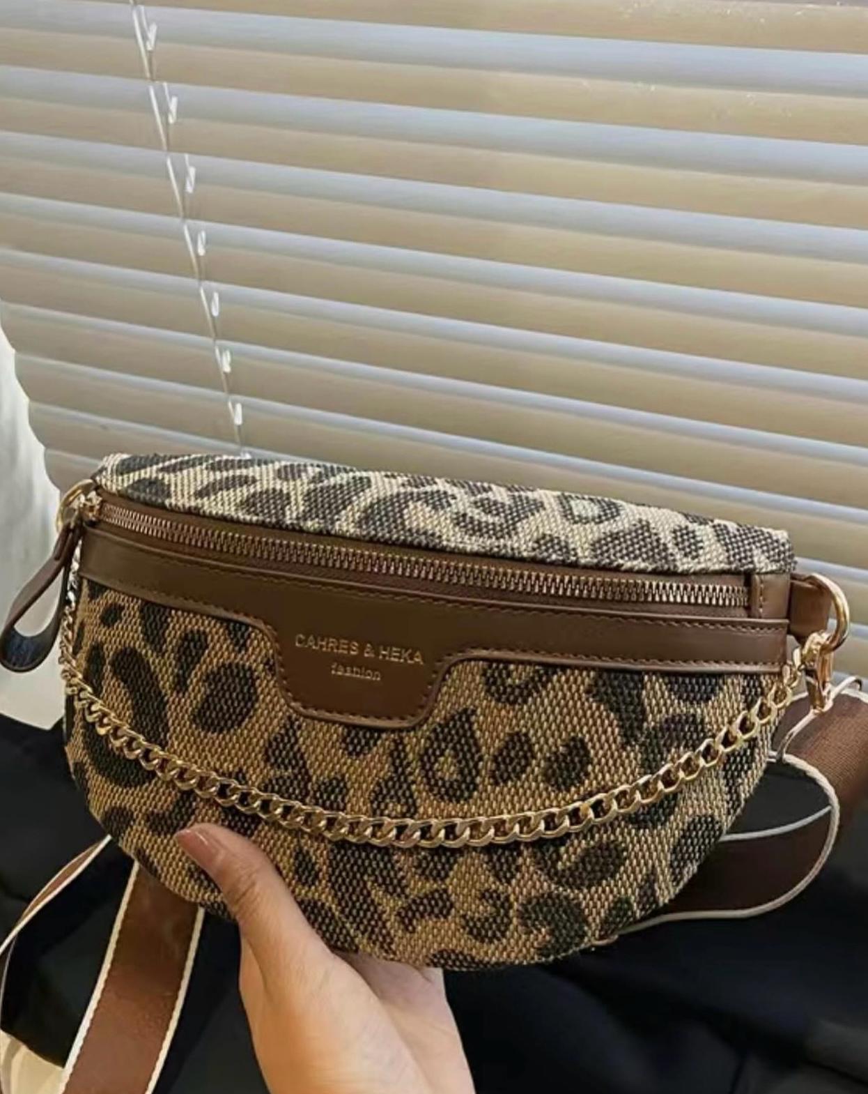 Crossbody Bag mit Leopard