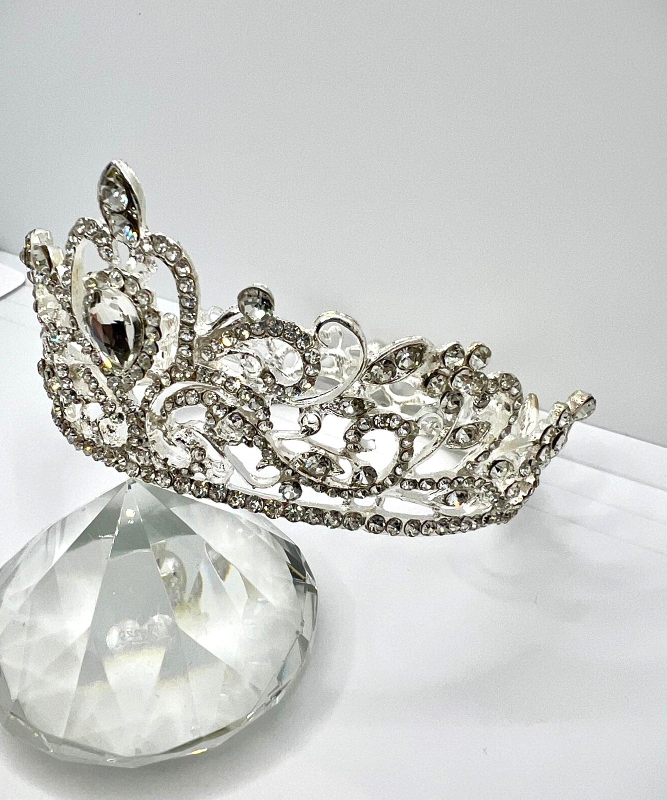  Tiara mit Strass in Silber