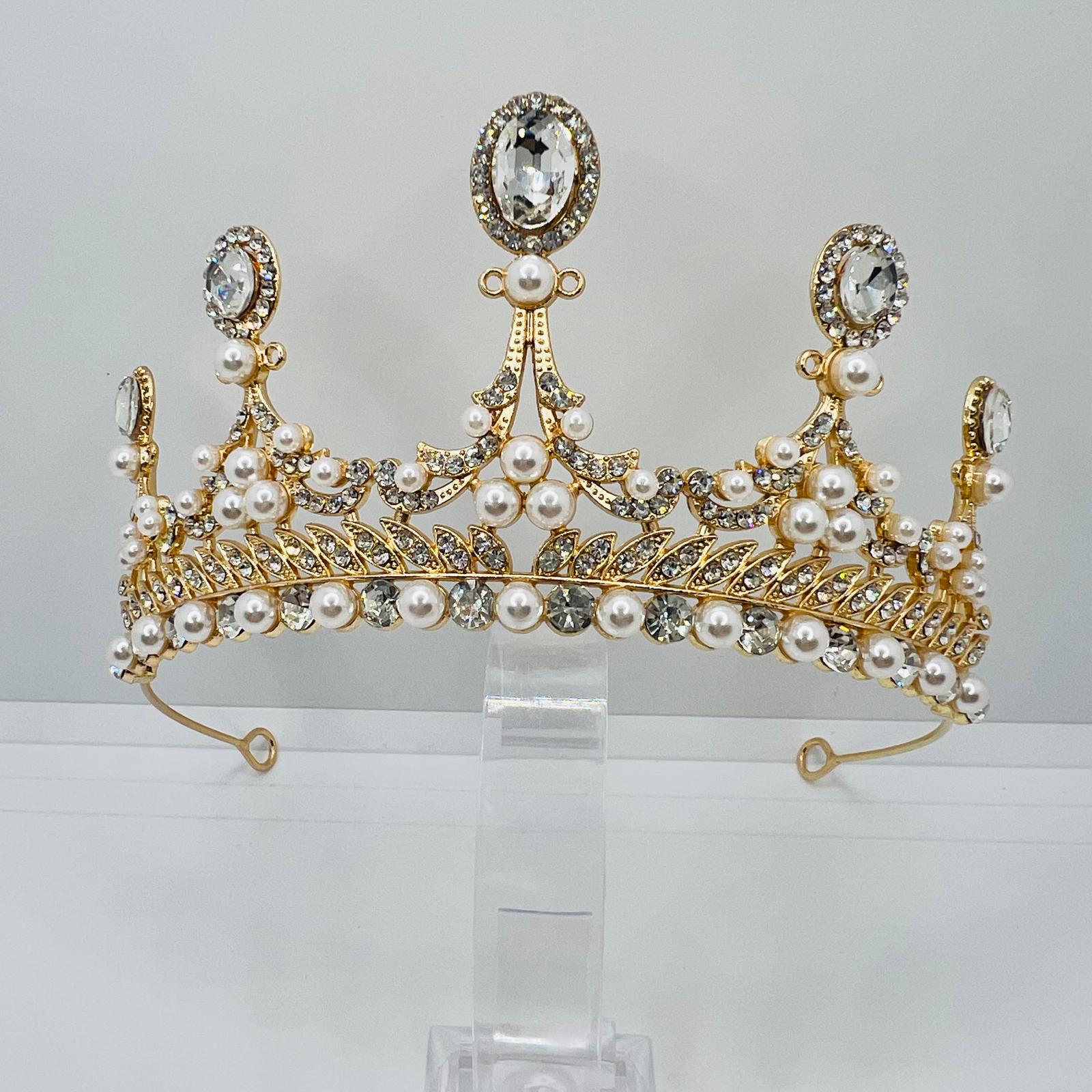 Diademkrone mit Strasssteinen und Perlen