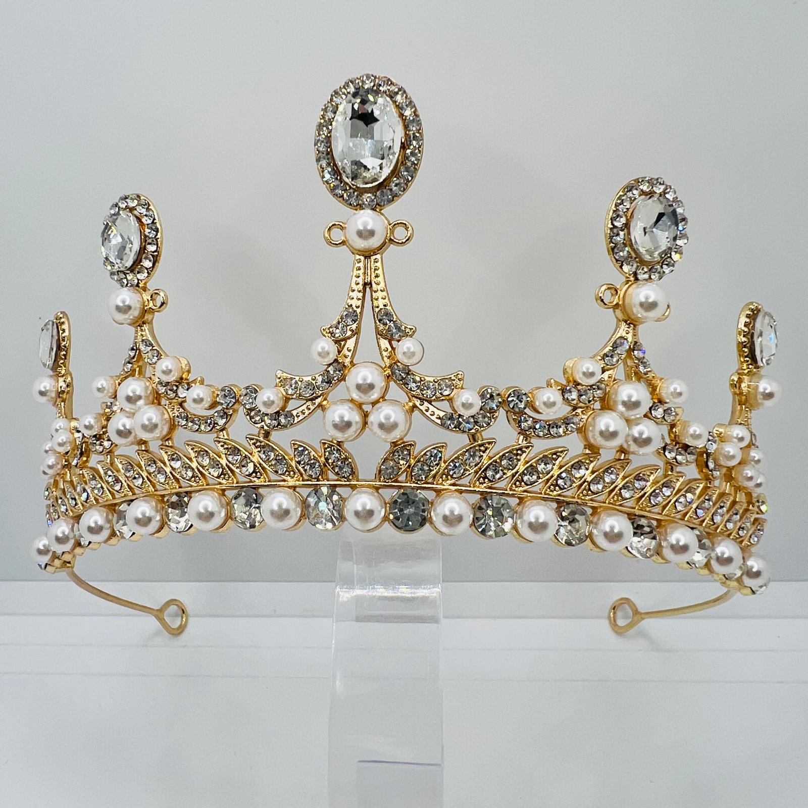 Diademkrone mit Strasssteinen und Perlen