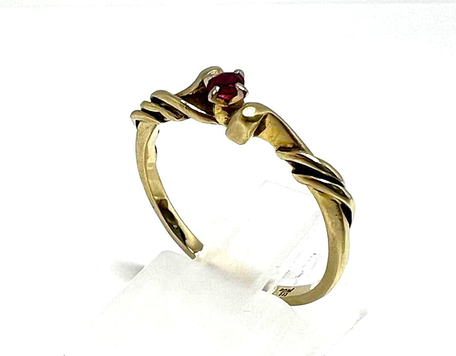 Gold Vintage-Ring mit Rubin