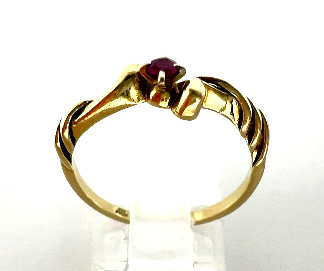 Gold Vintage-Ring mit Rubin