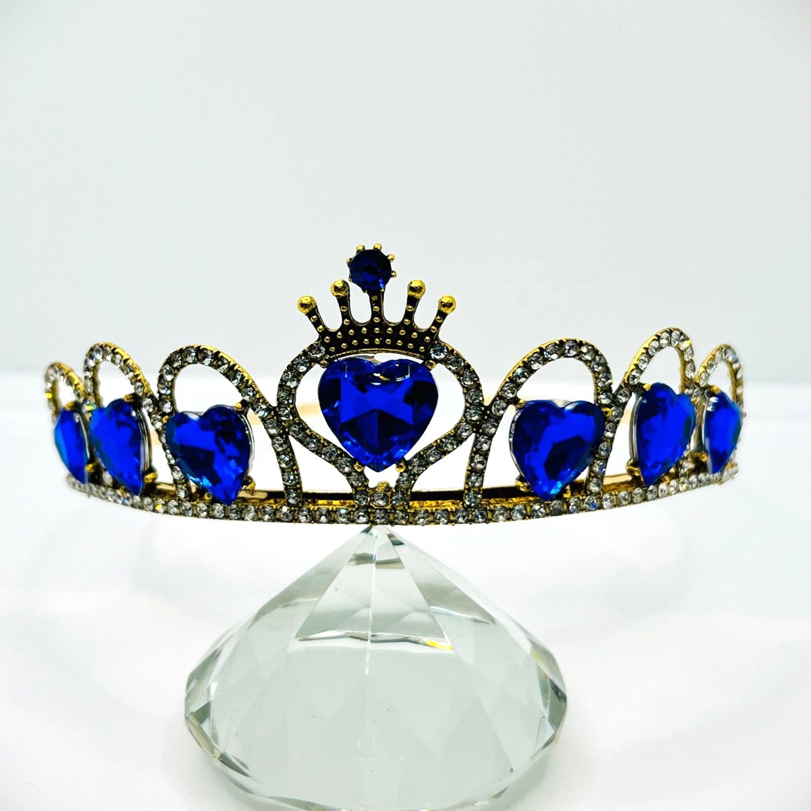 Goldene Tiara mit Blauen Herzen 