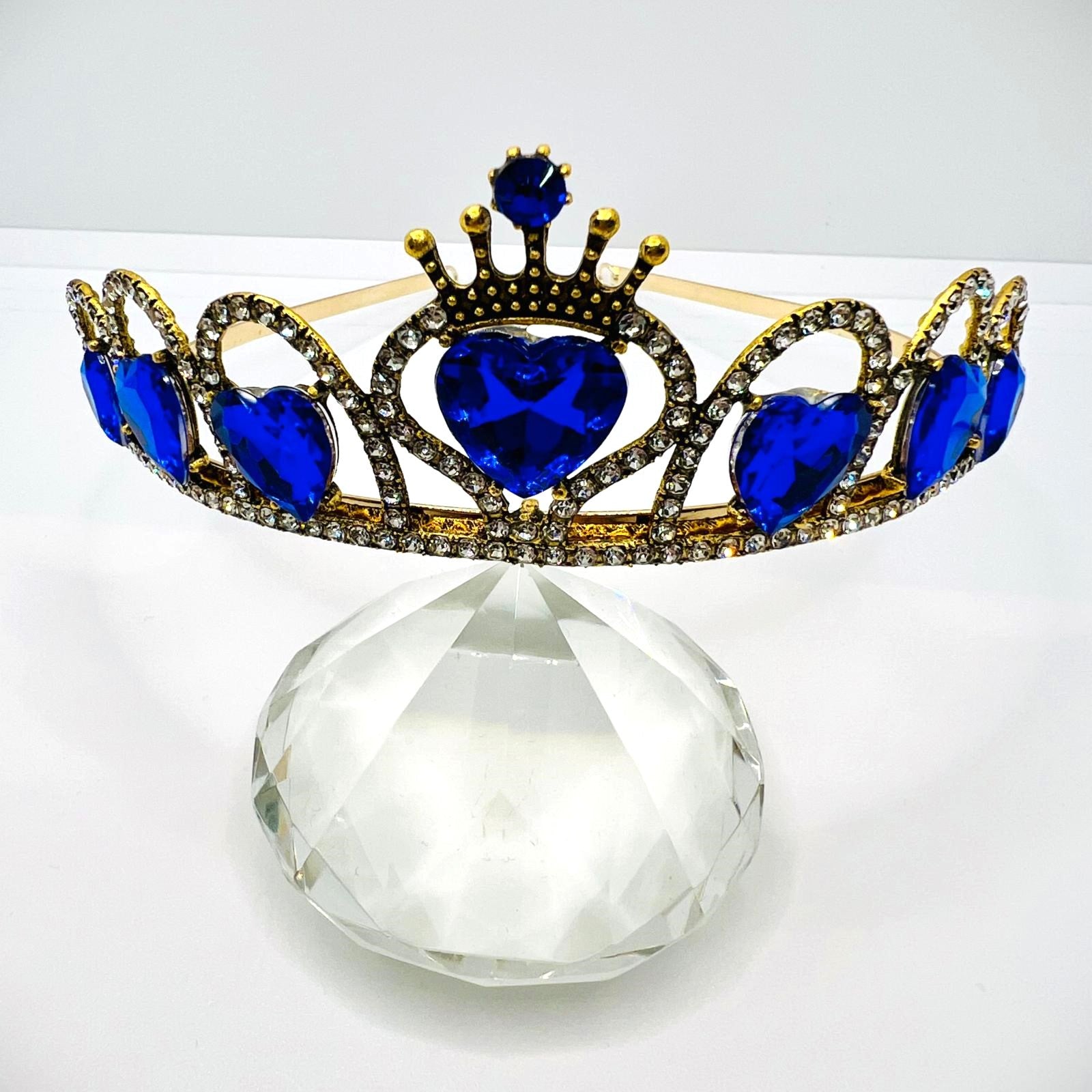 Goldene Tiara mit Blauen Herzen 