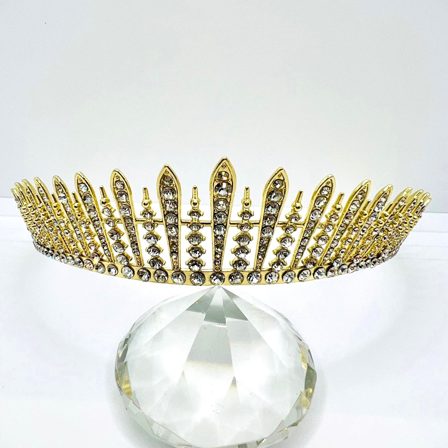 Goldene Tiara mit Kristallklaren Strasssteinen 