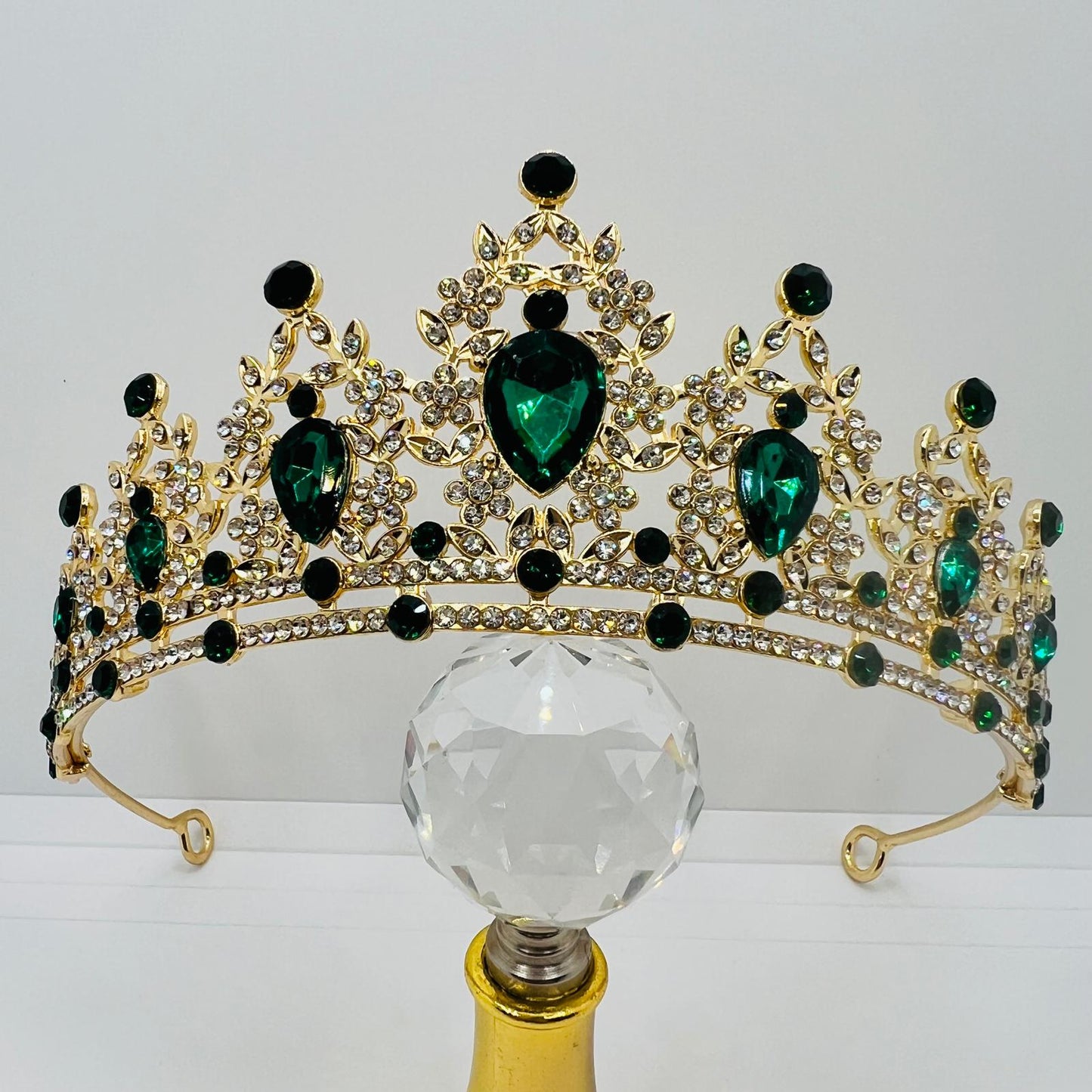  Tiara mit Smaragdgrünen Strasssteinen