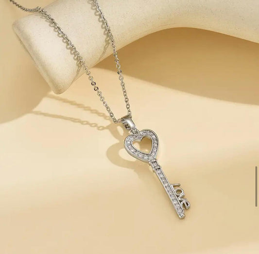 Love Key Anhänger Kette Versilbert mit Zirkon