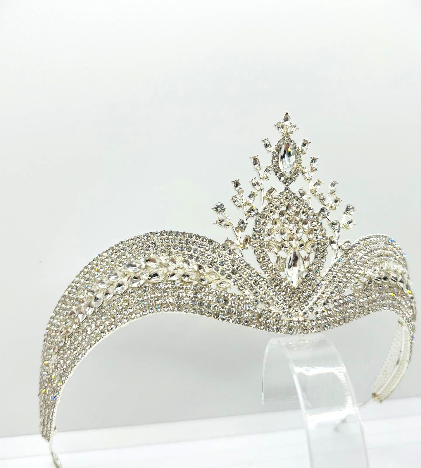  Luxuriöse silberne Tiara