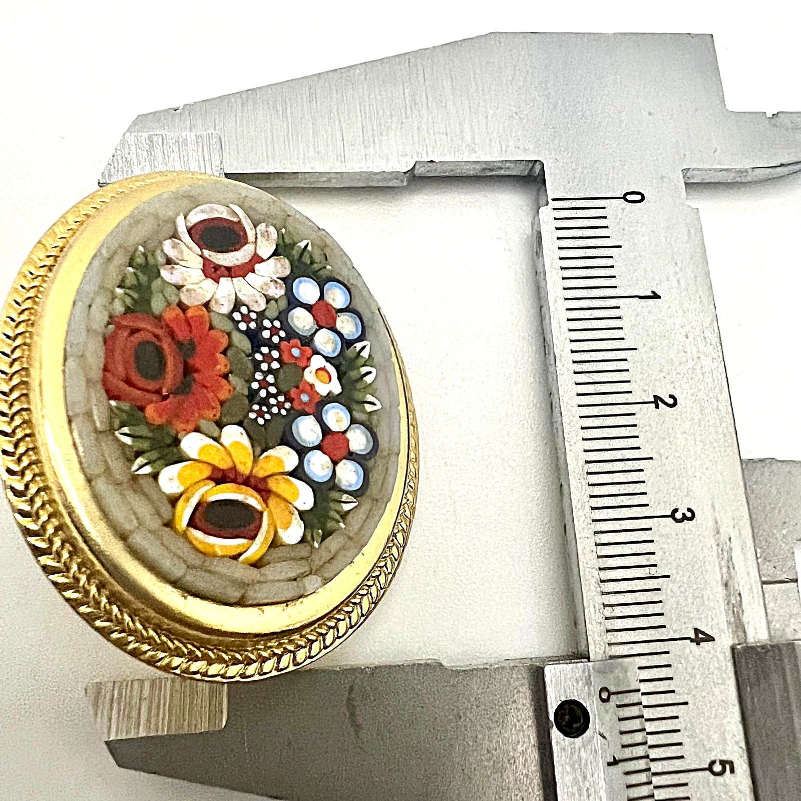 Mikromosaik Brosche mit Blumenmotiv