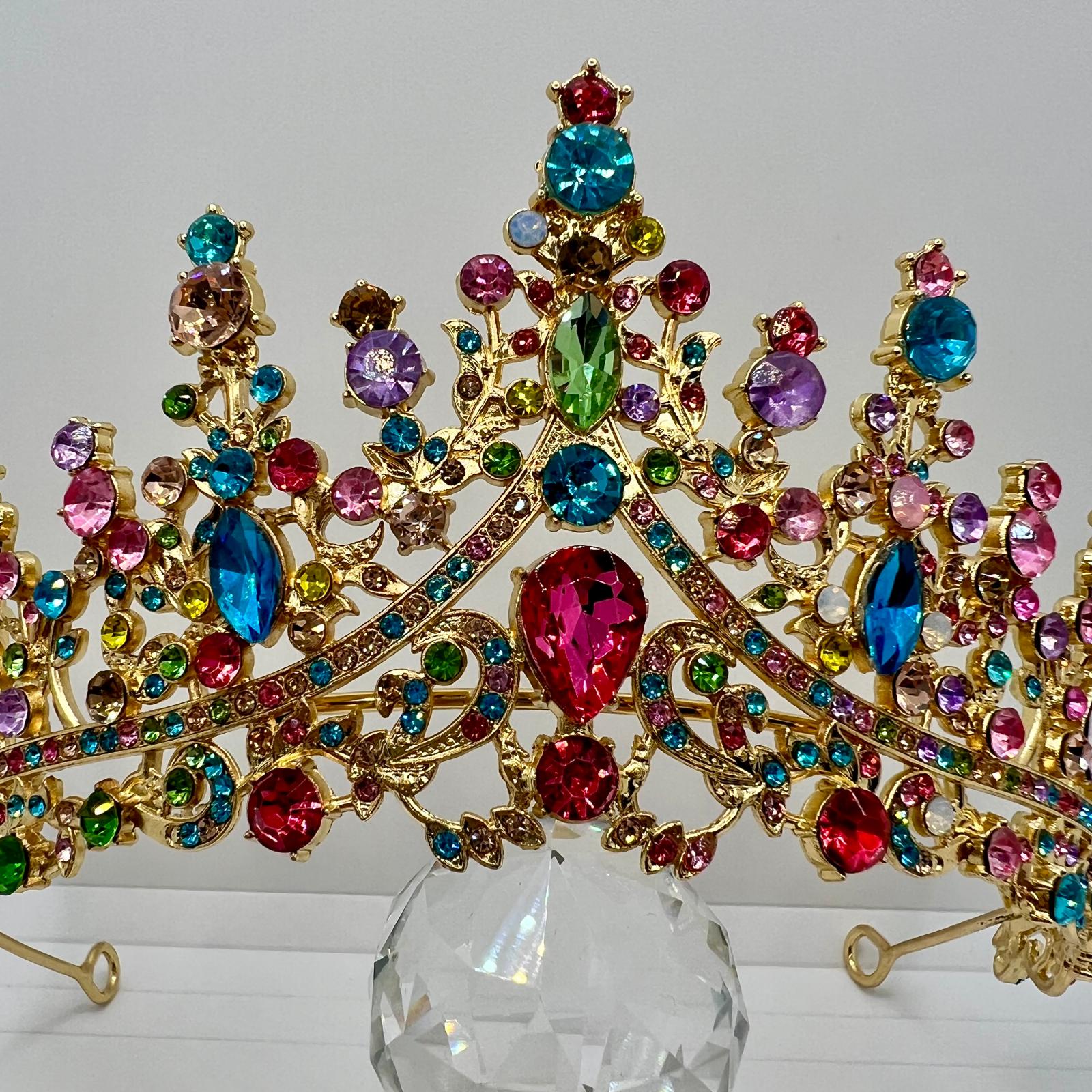  Tiara mit facettierten Strasssteinen