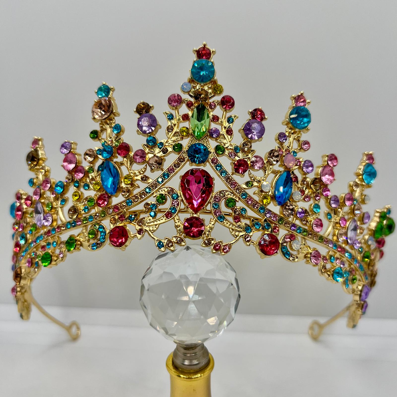  Tiara mit facettierten Strasssteinen