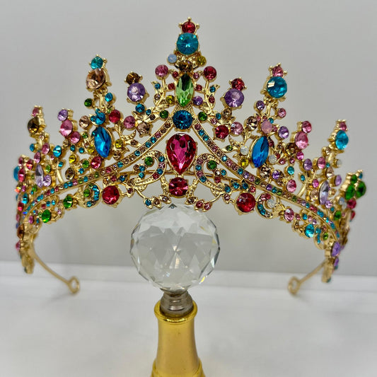  Tiara mit facettierten Strasssteinen