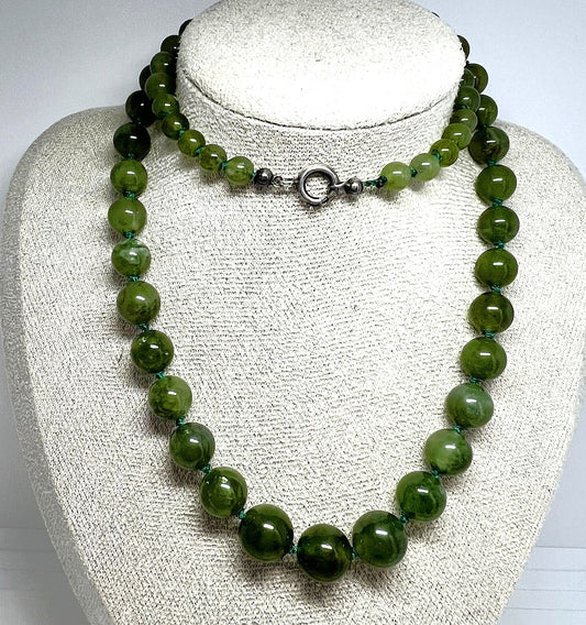 Vintage Nephrit Jade Kette 