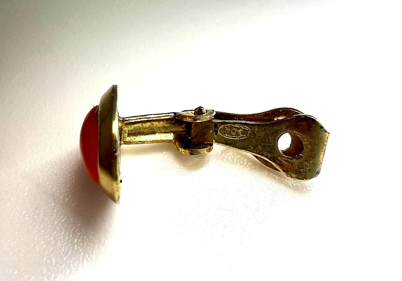  Ohrclips mit roter Koralle 