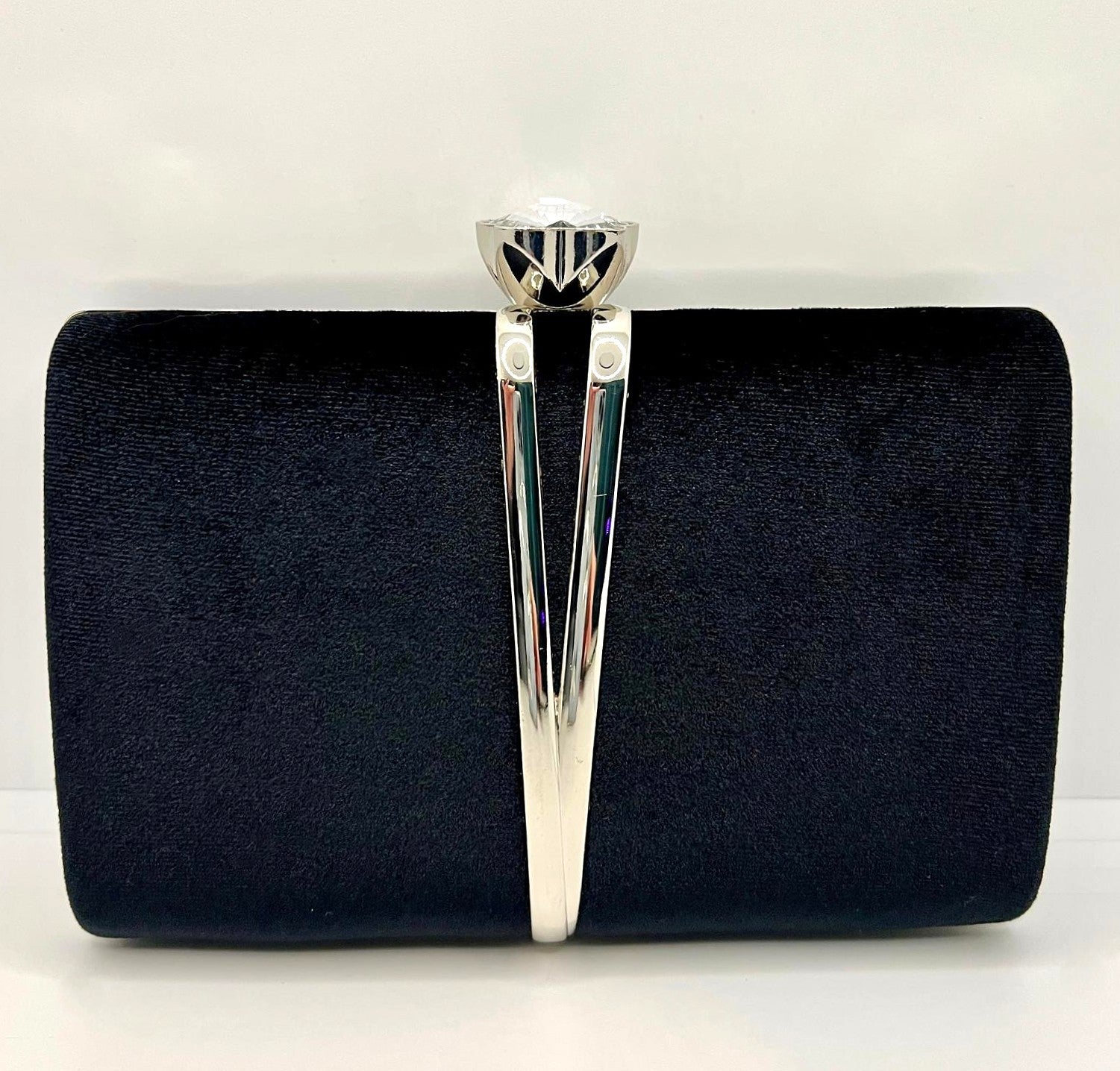  Samt-Clutch mit Kristallverschluss